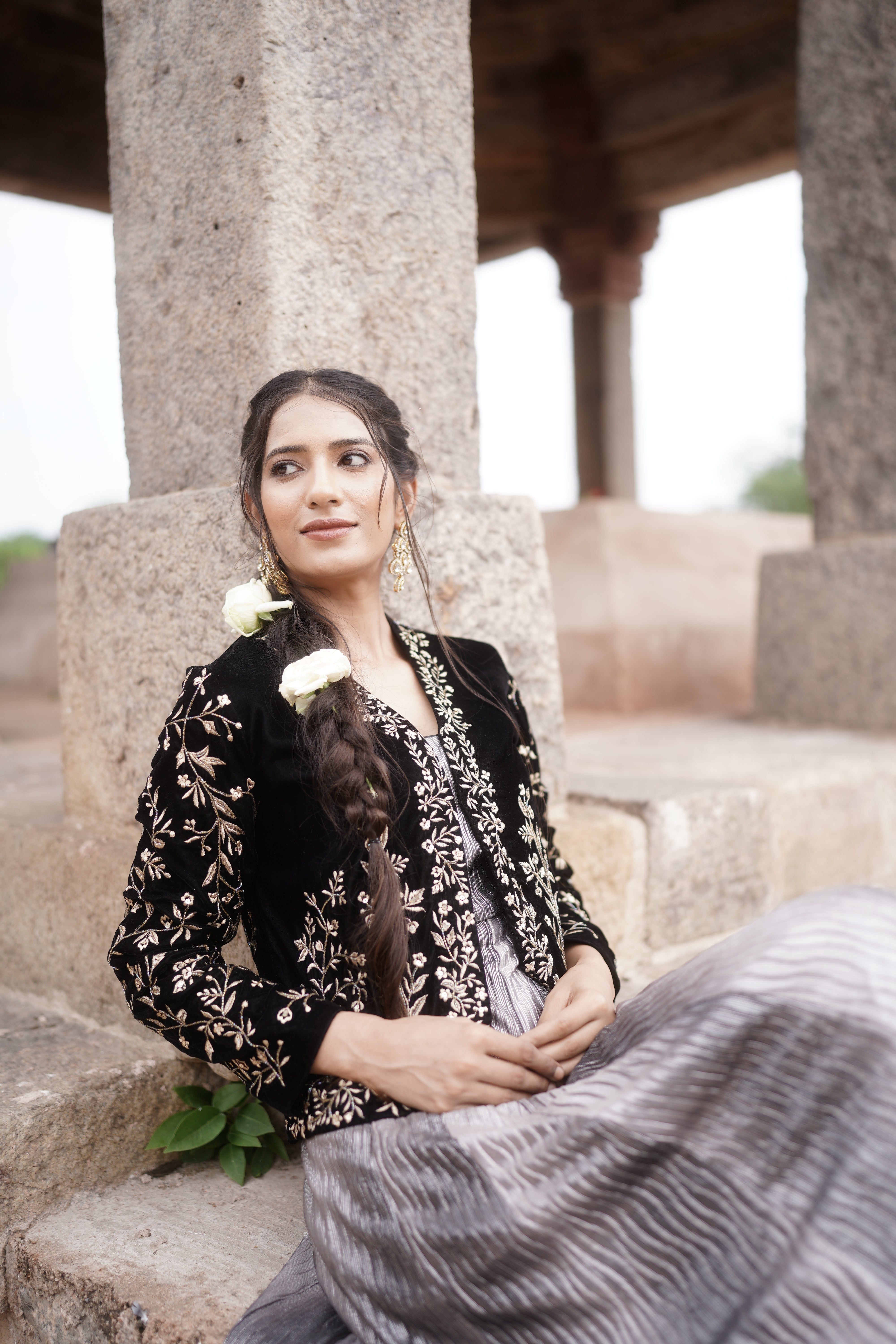 Black Velvet Gold Embroided Jacket – Ethnit by linkspace India